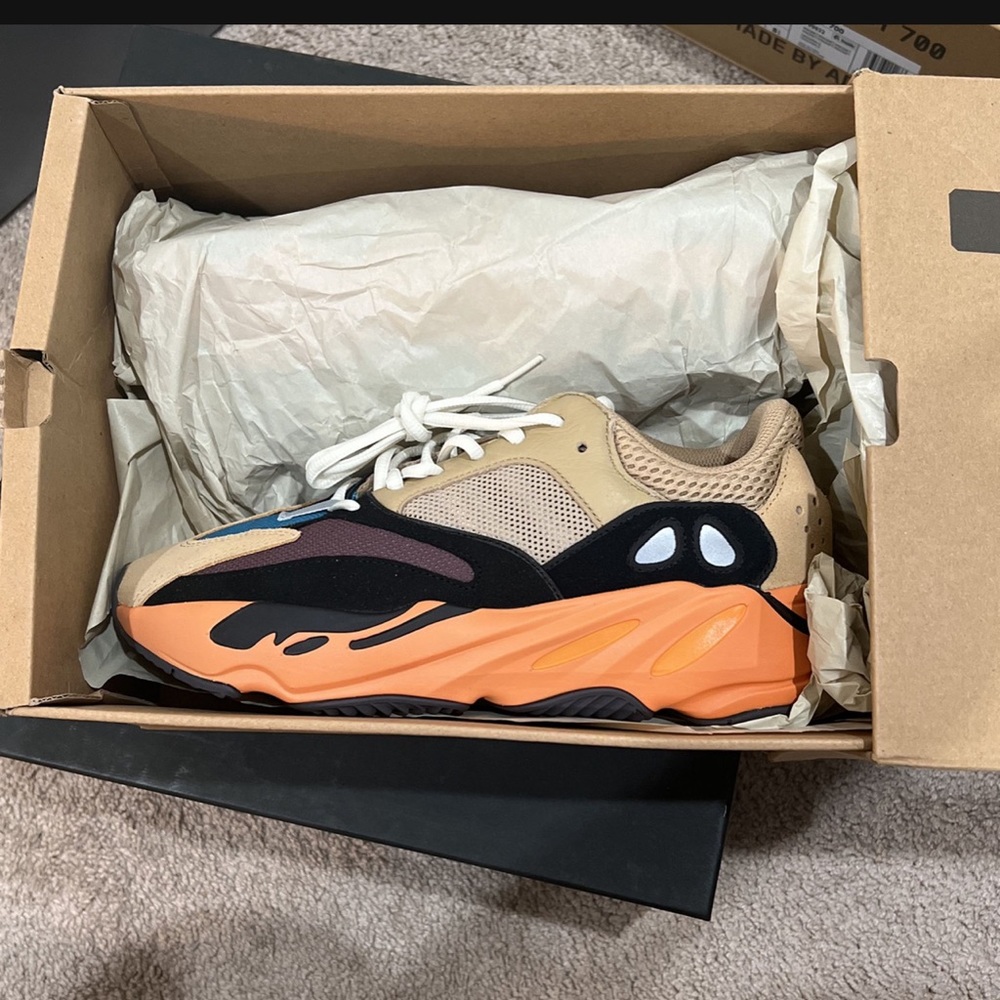 Yeezy boost 700